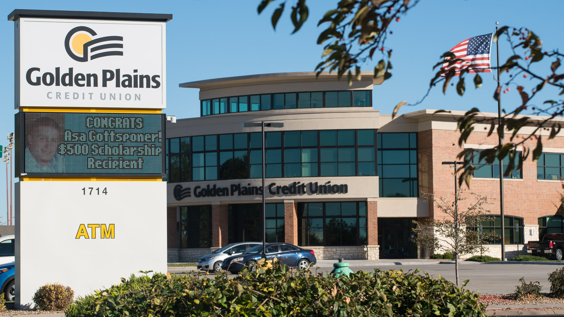 Golden Plains Credit Union In Garden City Ks - Luminous Neon Art Sign Systems Kansas And Missouri Sign Company