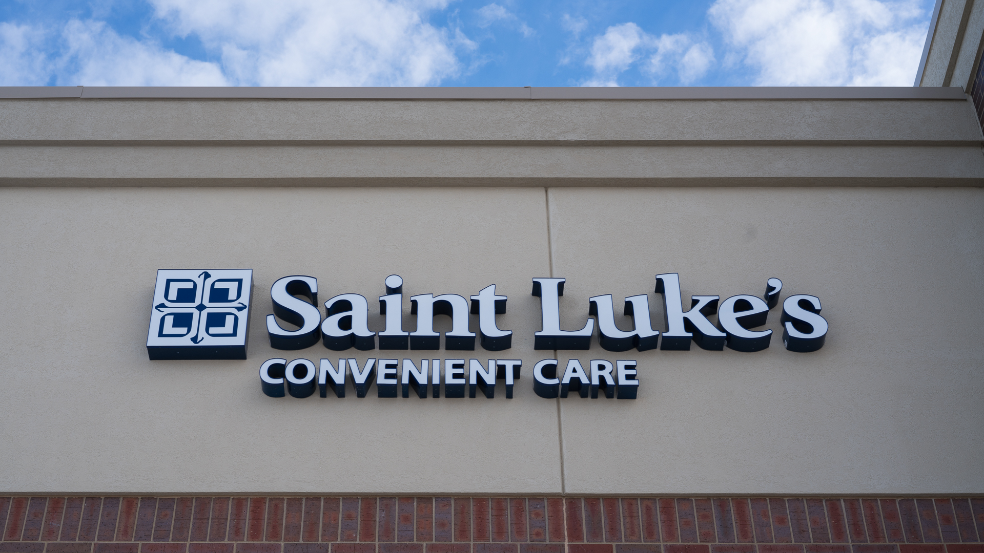 St. Luke's Convenient Care in Overland Park, KS - Luminous Neon Art